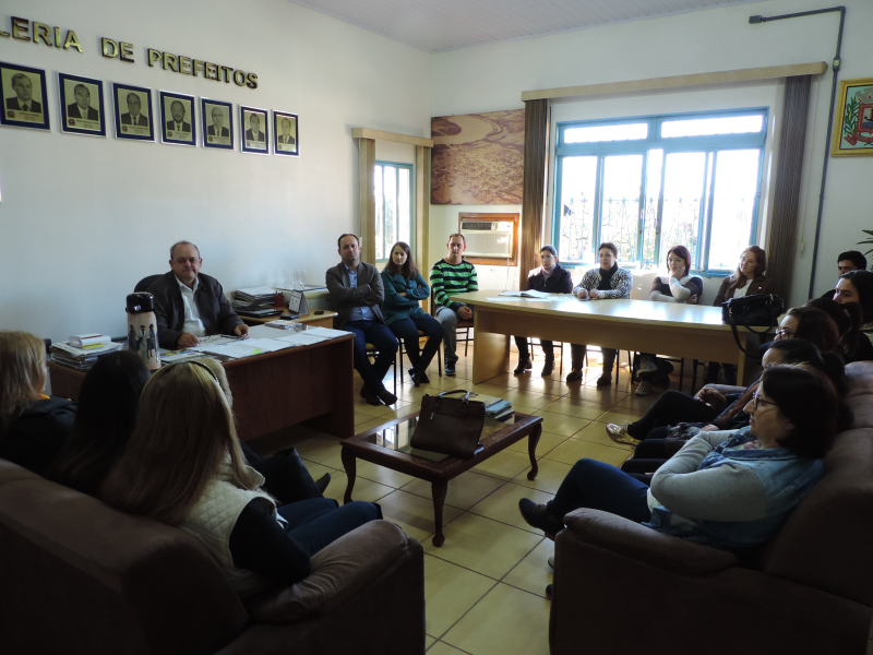 Conselho do FUNDEB tomou posse no Gabinete do Prefeito